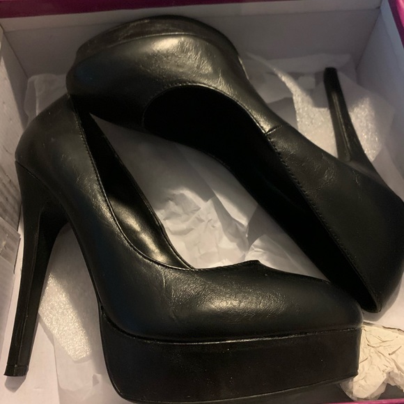 Pumps - Picture 2 of 3